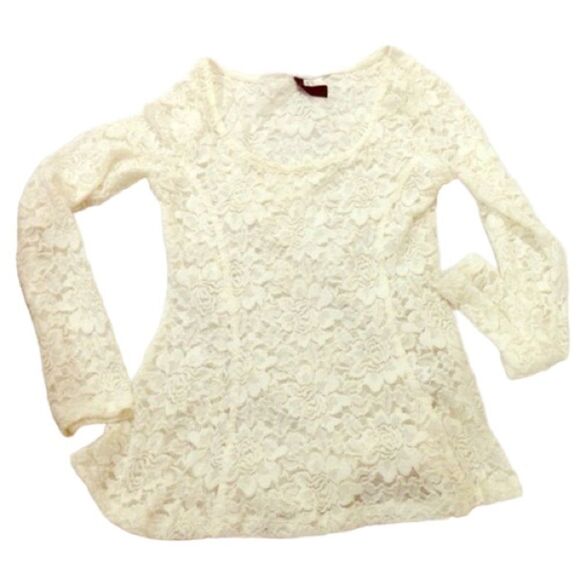 ✨ H&M, Divided White Peplum Top✨ - Picture 3 of 8